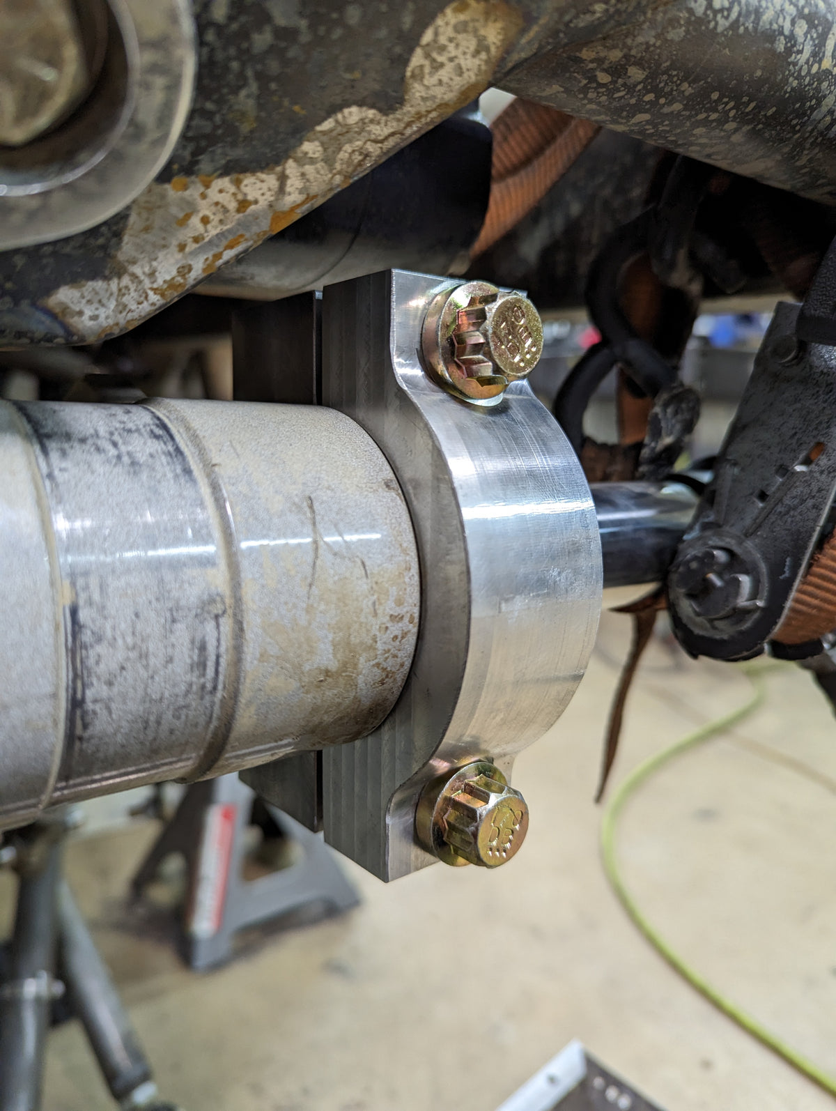 Low Profile Steering Cylinder Clamps (Steel Base)